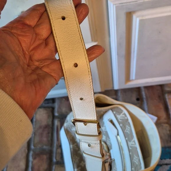 Louis VuittonLimited Edition BlancMonogram Sabbia Besace Bag. Serialcode FO4170. - Picture 9 of 16